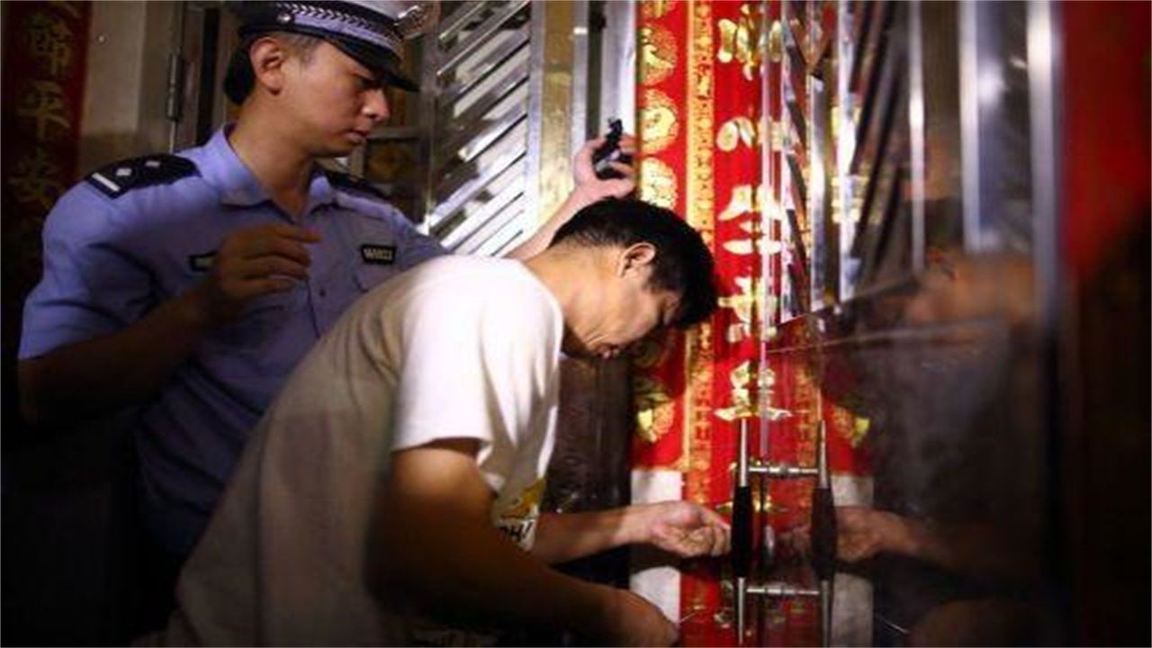 红花岗区请开锁师傅开了锁后，师傅